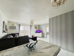 Lounge-Diner- click for photo gallery